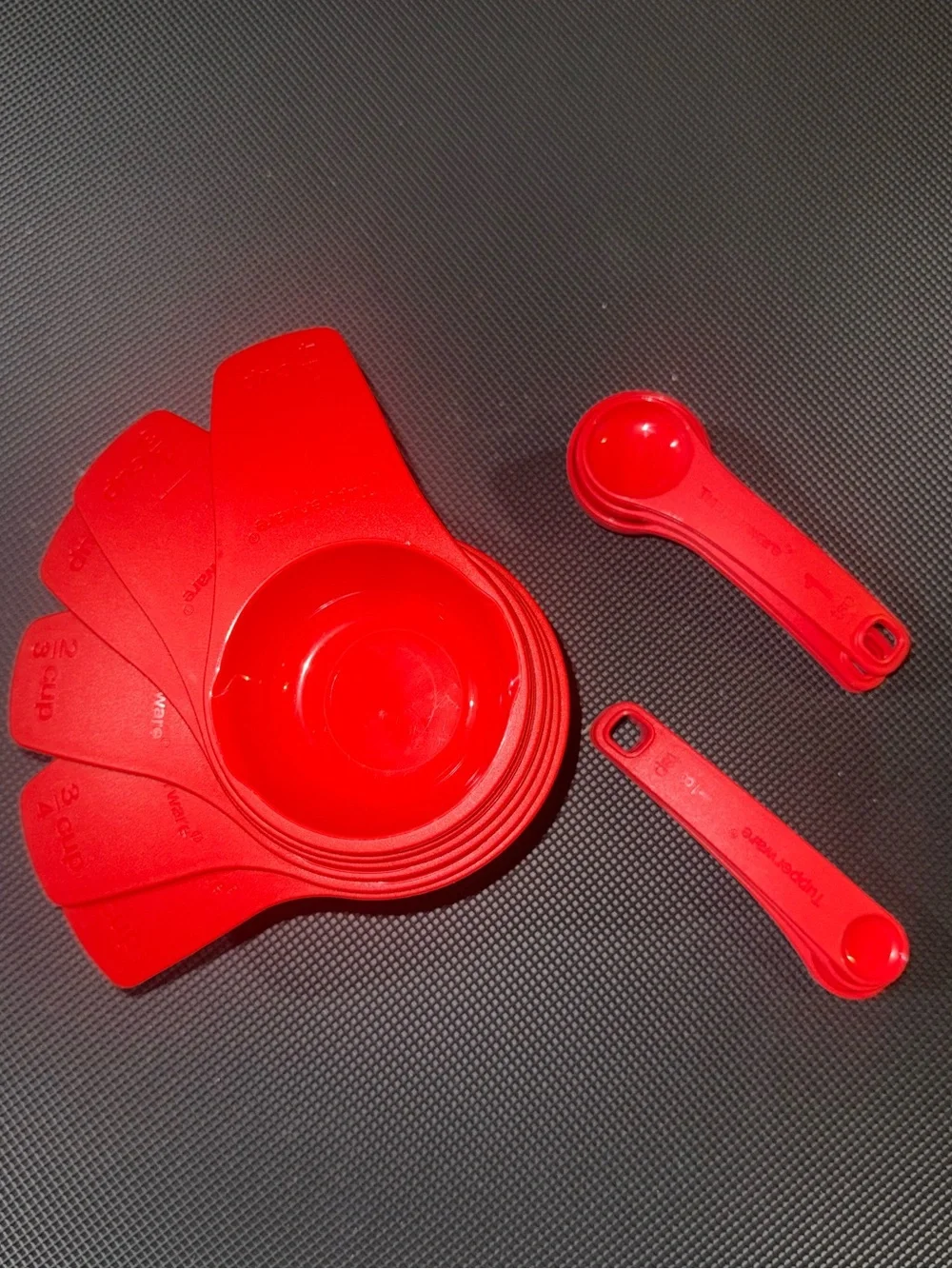 NEW Tupperware Measuring Mates 12-Pc Set Red Cups Spoons Baking